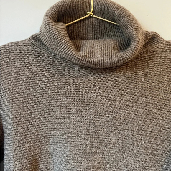 Cashmere Ribbed Turtleneck Beige Sweater Fable - Picture 6 of 10
